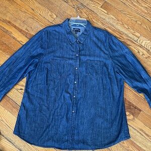 GAP “Boyfriend fit”Denim-Style Button-Down Shirt